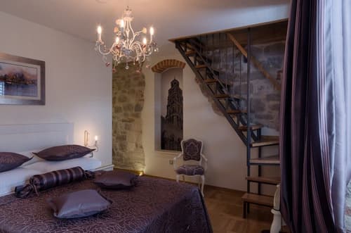 Gothic Palace Augubio, 