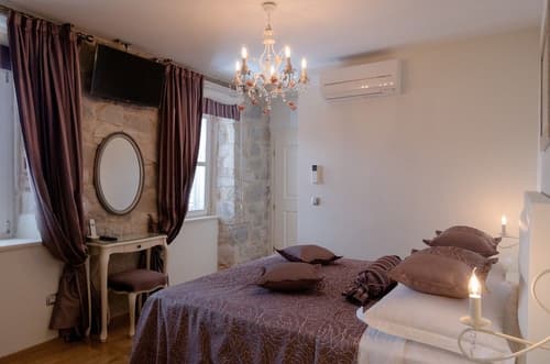 Gothic Palace Augubio, 