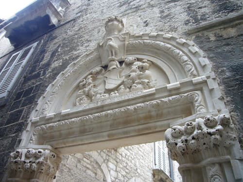 Gothic Palace Augubio, 