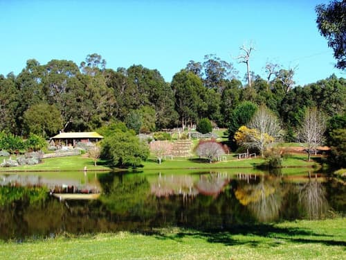 Pemberton Lake View Chalets, 
