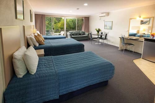 B.w Fairway Motor Inn, 