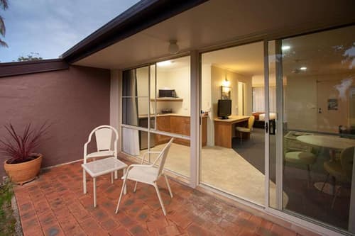 B.w Fairway Motor Inn, 