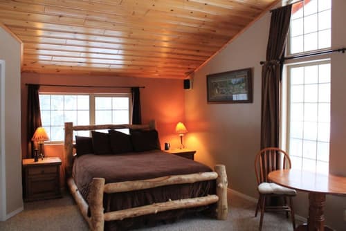 Meandering Moose Lodging, 