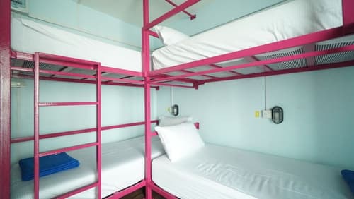 Slumber Pool Party Khao San, 