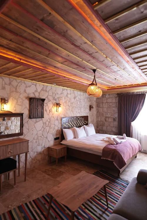 Stone Owl Hotel, 