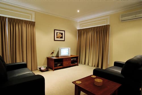 Waverley House Cottages, 