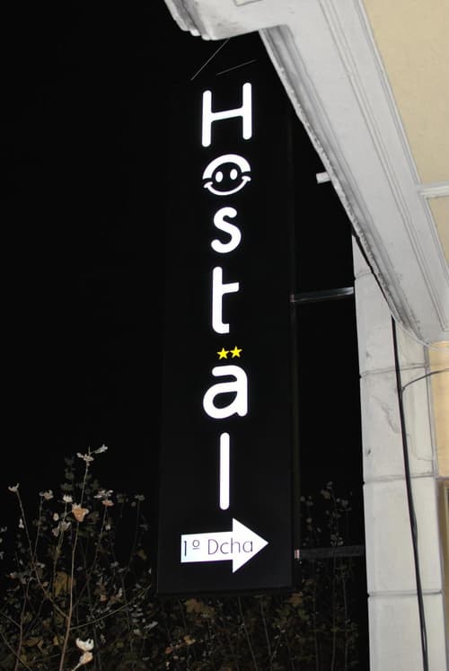 Happy Hostal Carrales, 