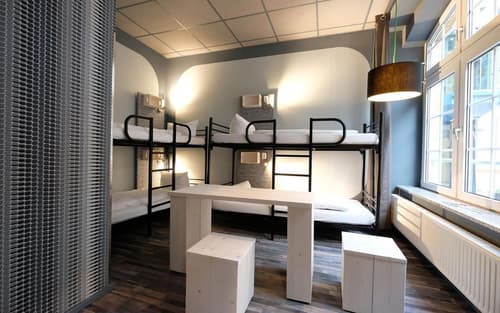 Singer109 Hostel, Hotel & Apartment, 