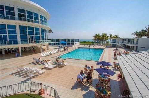 Castle Beach Club Apartments, 