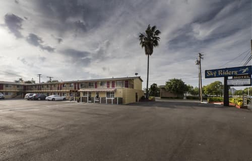 Sky Riders Motel, 