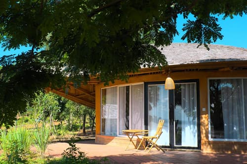 Hanchey Bamboo Resort, 