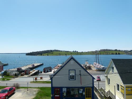 Sail Inn Lunenburg, 