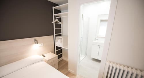 Happy Hostal Carrales, 