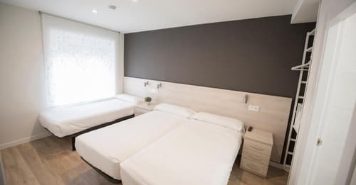 Happy Hostal Carrales, 