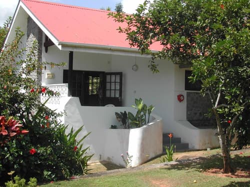 Daniella's Bungalows, 