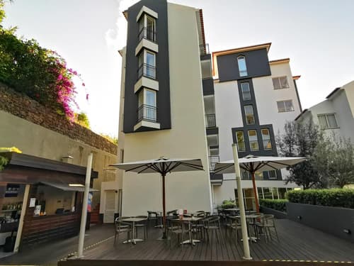 Santa Cruz Village Hotel, 