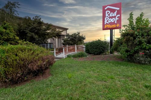 Red Roof PLUS Newark Liberty Airport - Carteret, 