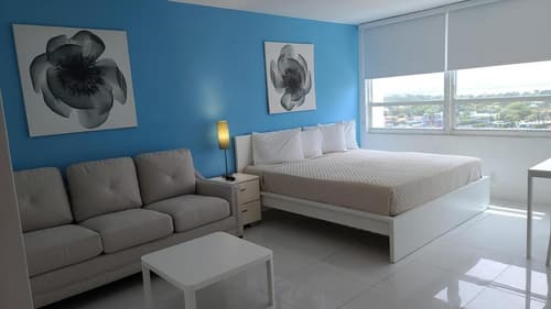 Castle Beach Club Apartments, 