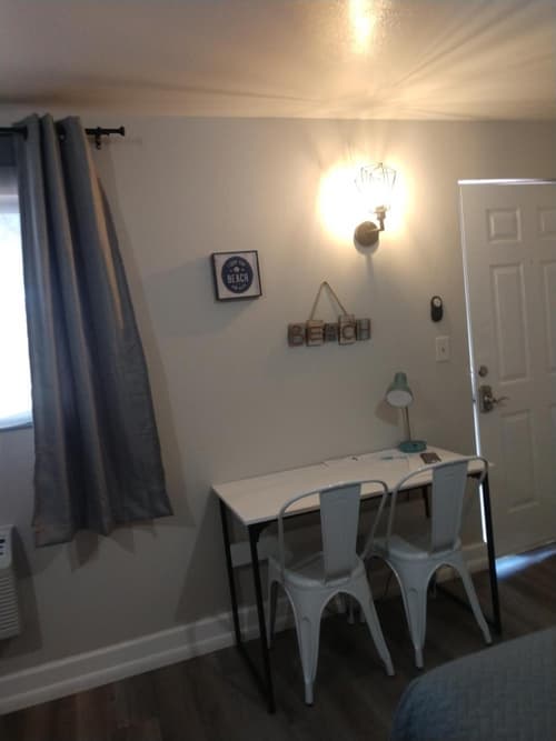 Red Rock Motel and Dam Motel, 