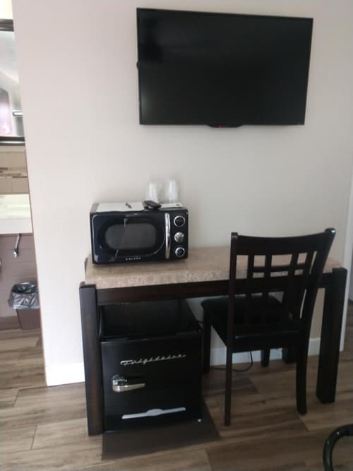 Red Rock Motel and Dam Motel, 