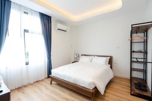 Play Poshtel & Cafe', 