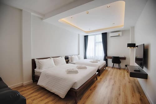 Play Poshtel & Cafe', 