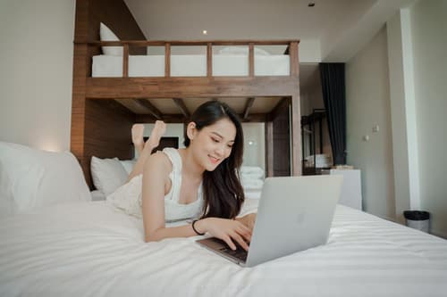 Play Poshtel & Cafe', 