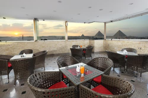 Brothers Pyramids View, 