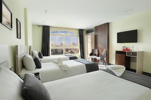 Brothers Pyramids View, 