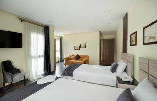 Brothers Pyramids View, 