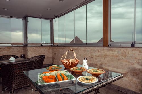 Brothers Pyramids View, 