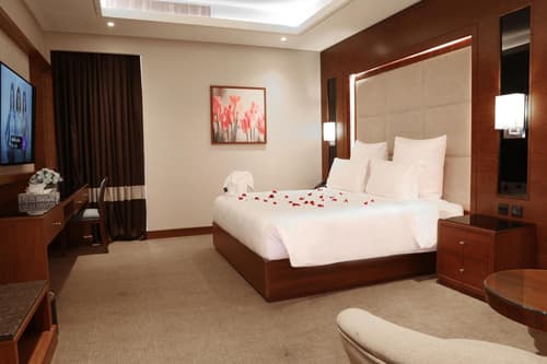 Weekend Hotel Sari, 