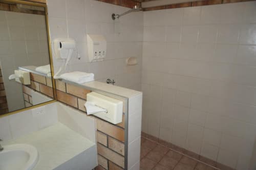 Miles Outback Motel, 