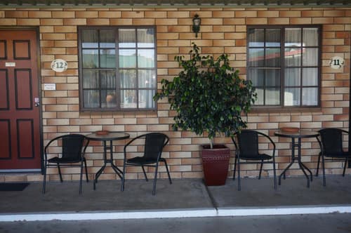 Miles Outback Motel, 