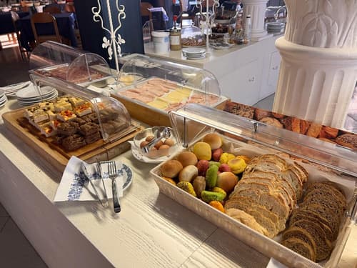 G&D Hotel Deanna Pool&Brunch, 