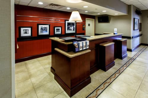 Hampton Inn & Suites Staten Island, 