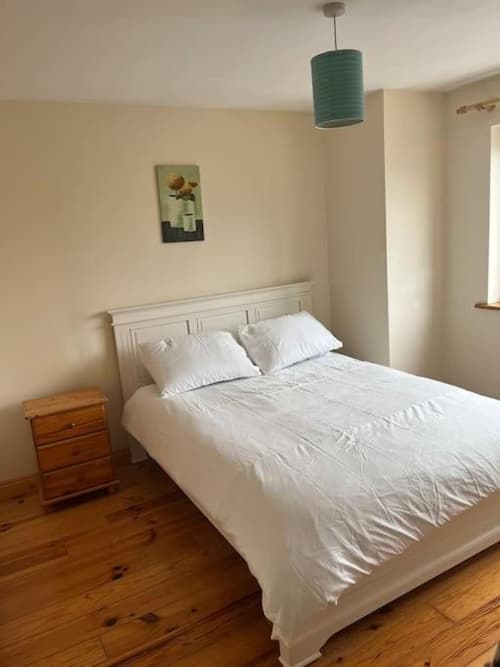 Modern 4 Bed House in town, 