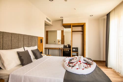 Grand Business Hotel, 