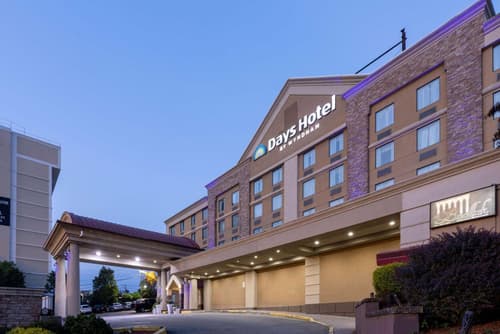 Days Hotel by Wyndham North Bergen, 