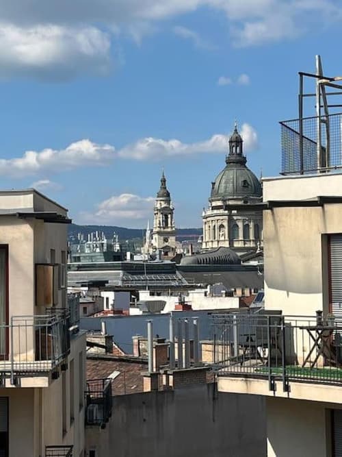 King's Court Apartments – City centre -free garage, 