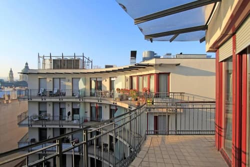 King's Court Apartments – City centre - garage, 