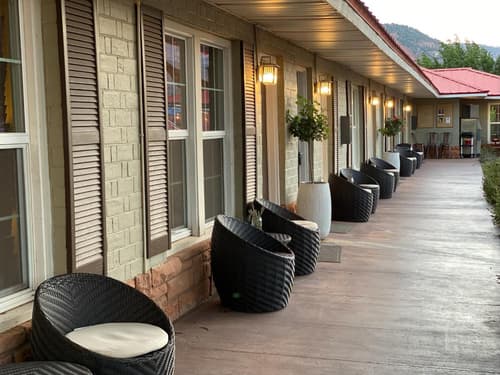 The Flagstone Boutique Inn & Suites, 