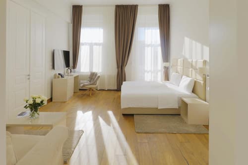 Lanterna Rooms City Center, 