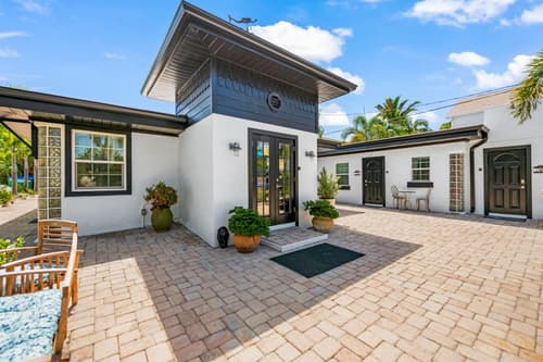 Haley's at Anna Maria Island Inn, 