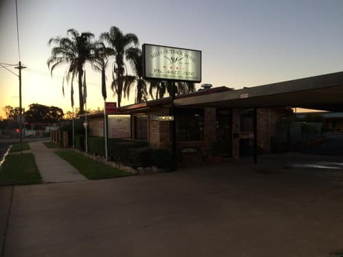Miles Outback Motel, 