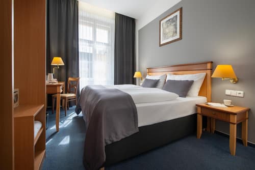 Prague Season Hotel, 