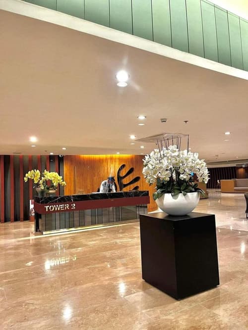 E & R Staycation Condotel near Mall of Asia, 