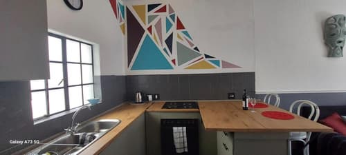 Happy Home Woodstock Apartment, 