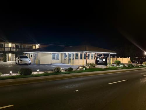 Aura Inn Monterey, 