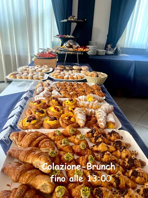 G&D Hotel Deanna Pool&Brunch, 